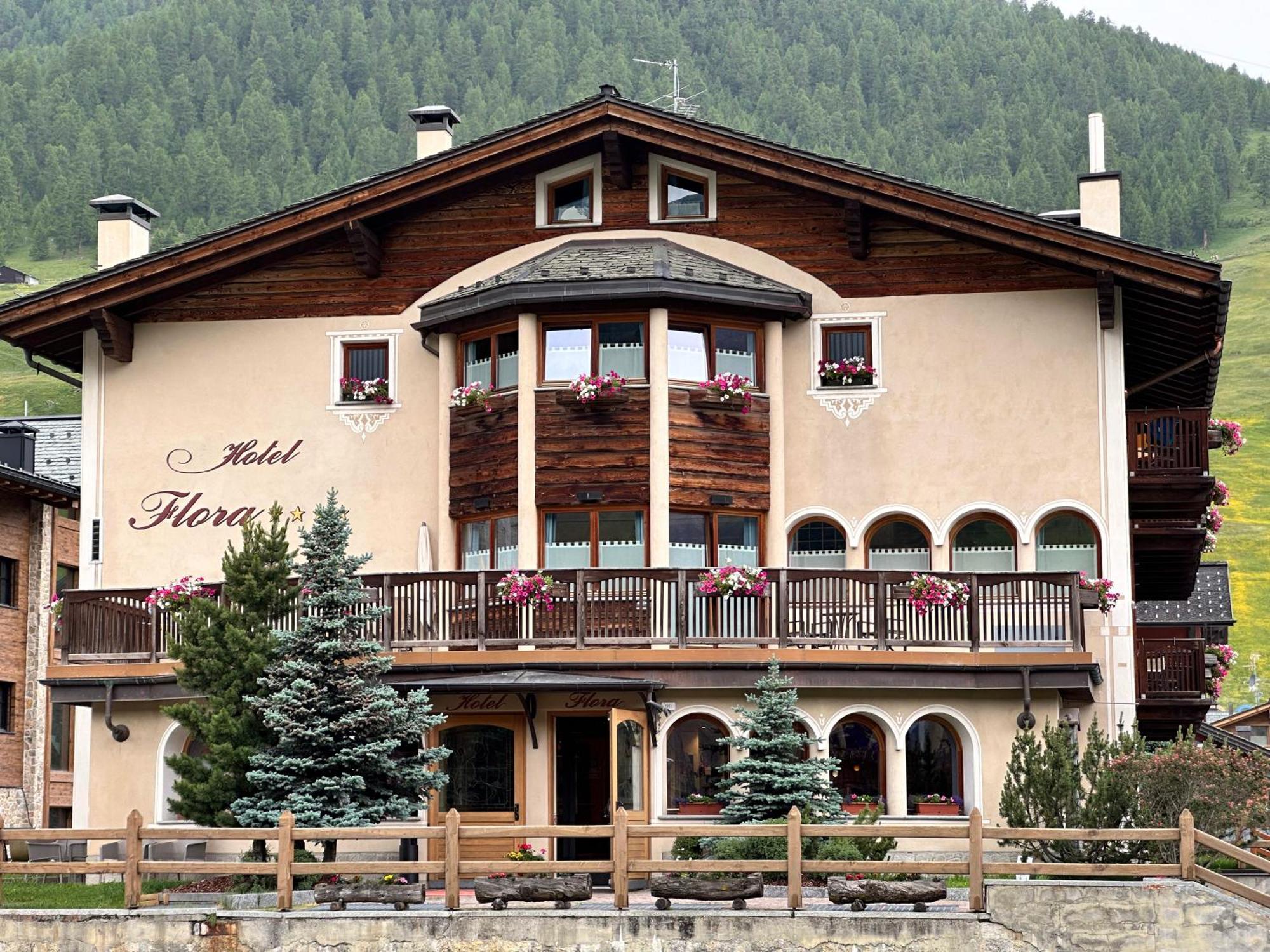 Hotel Flora Livigno Luaran gambar